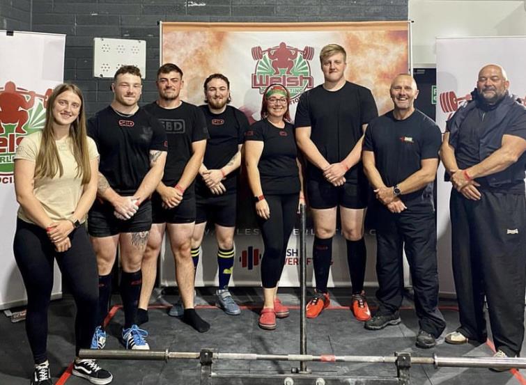 Helen Carrington with fellow powerlifters